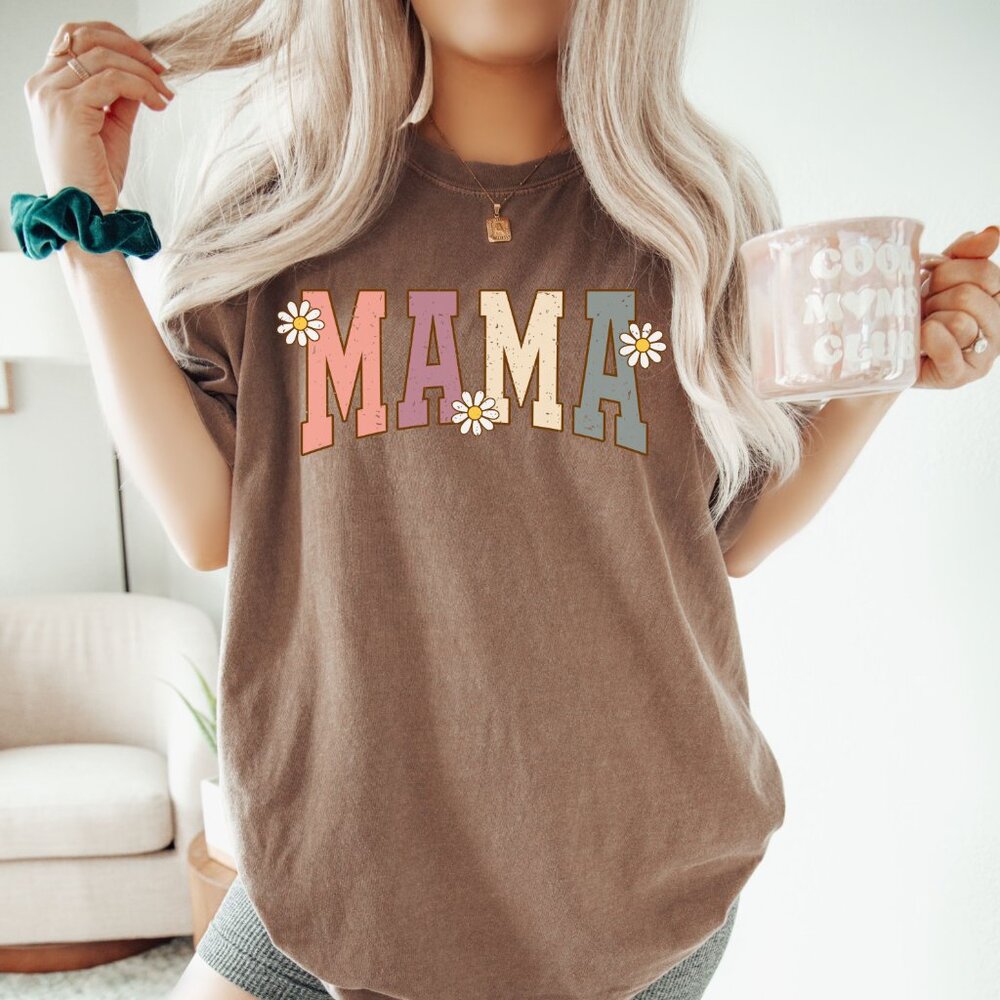 NEW Trendy Comfort Colors Soft Cotton Multi-Color Mama Daisy Graphic Tee Shirt